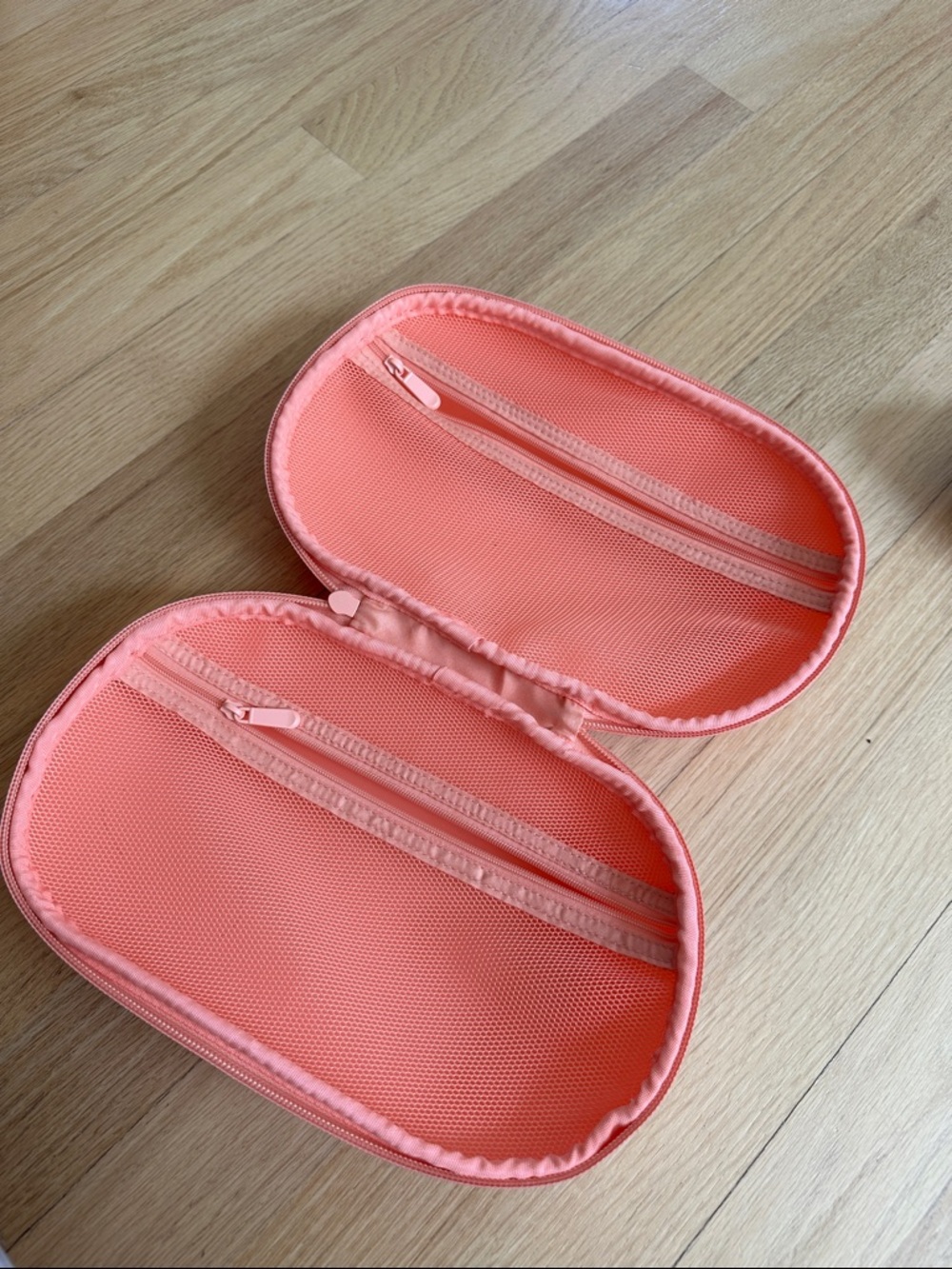 ONE SKIN Pink Travel Case - Picture 3 of 4